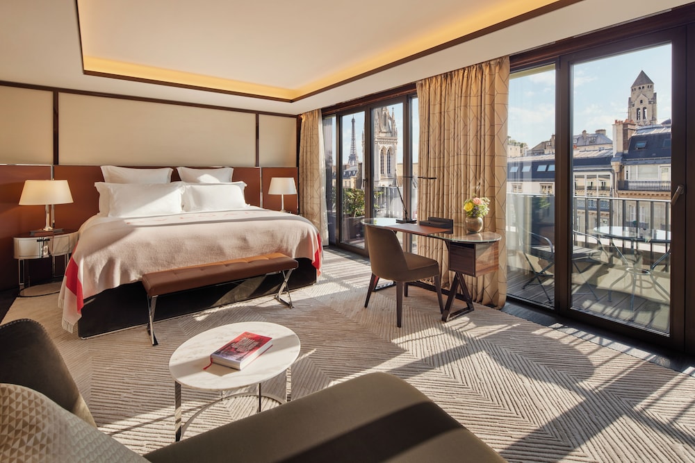 Suite, 1 King Bed, Tower