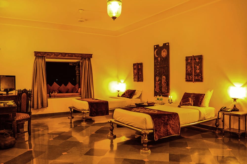 Deluxe Room, 1 King Bed - Photo 7