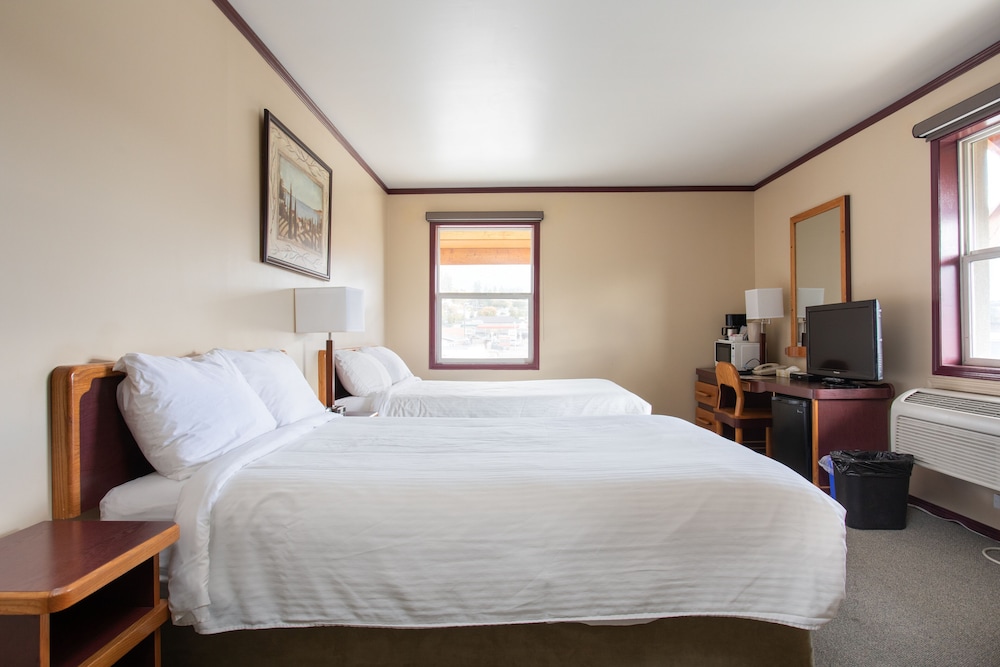 Room, 2 Double Beds (Not pet friendly) photo 1