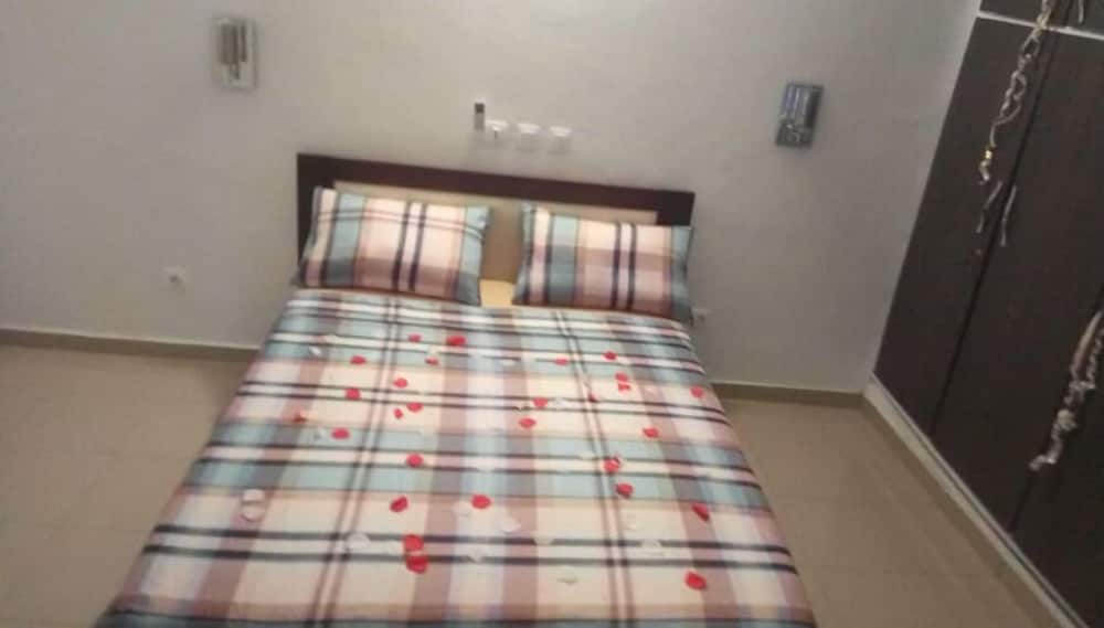 Classic Room, Pool View (Hamilton)
