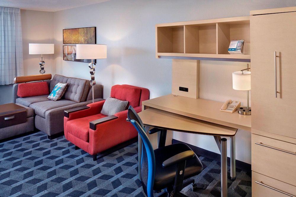 Suite, 1 Bedroom (Mobility/Hearing Access, Roll-In Shwr) photo 3