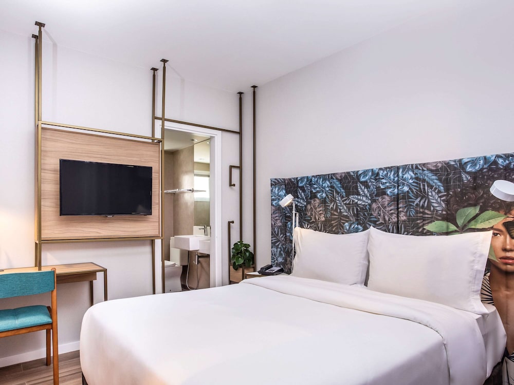 Executive Room, 1 Double Bed, Partial Sea View