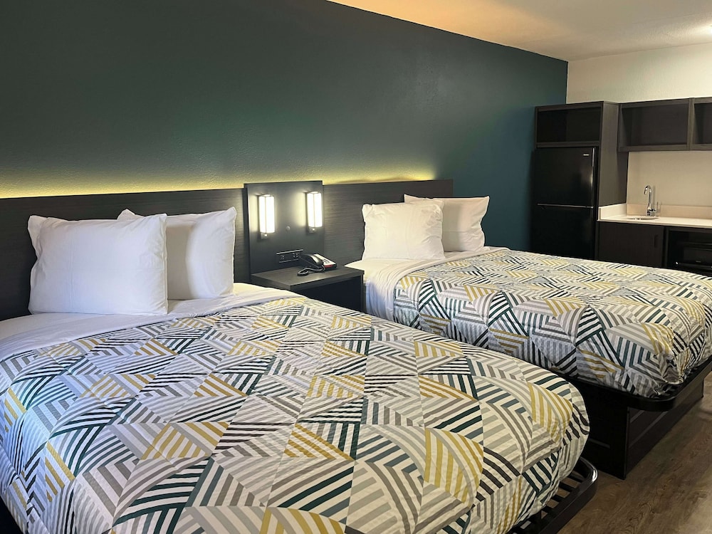 Standard Room, 2 Double Beds, Smoking, Kitchenette - Photo 1