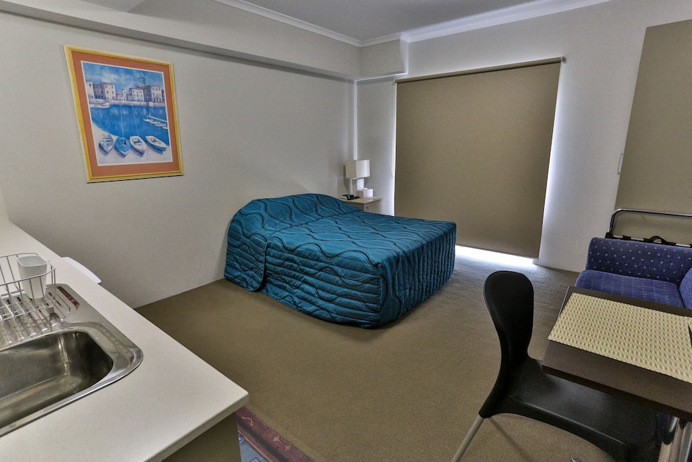 Deluxe Studio, 2 Double Beds photo 2
