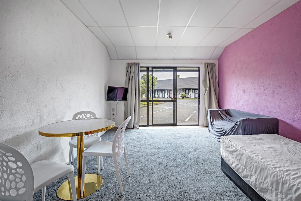One-Bedroom Queen - Photo 1