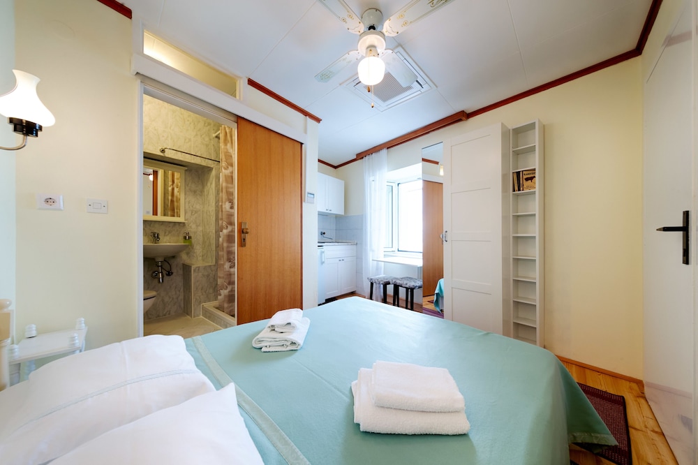 Basic Studio Apartment for 2 people photo 3