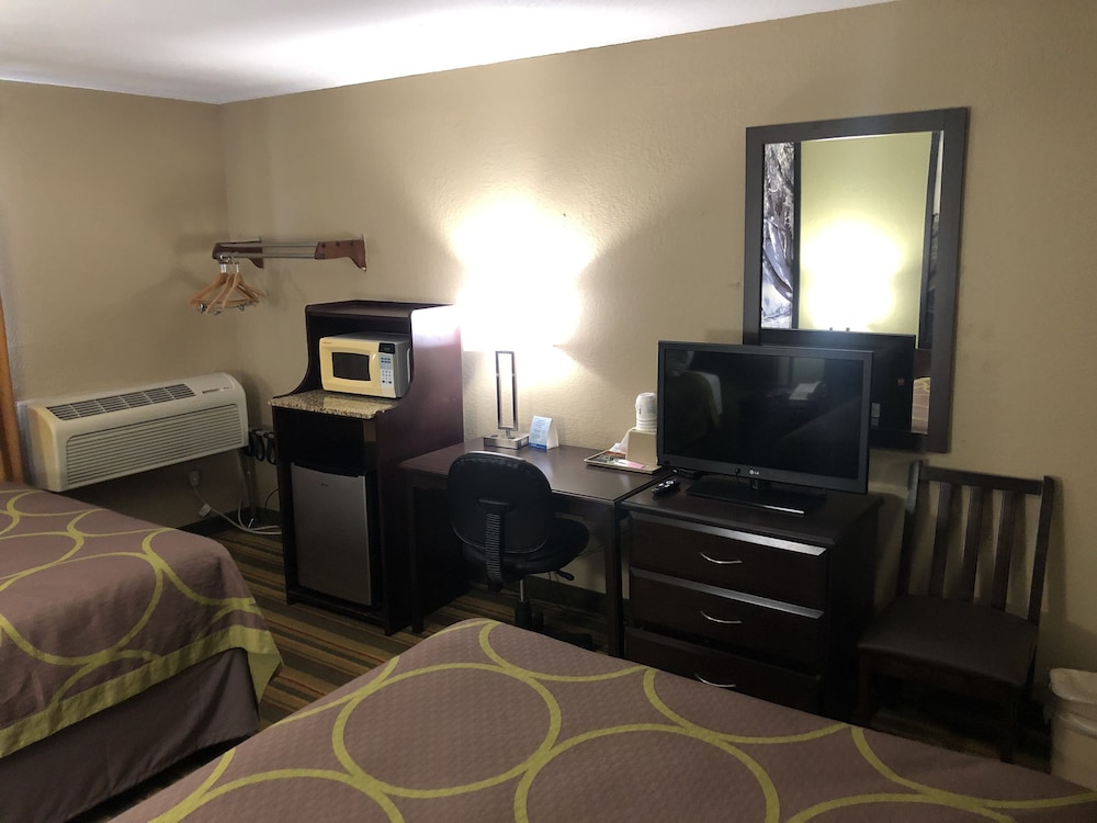 Standard Room, 2 Queen Beds, Smoking - Photo 2