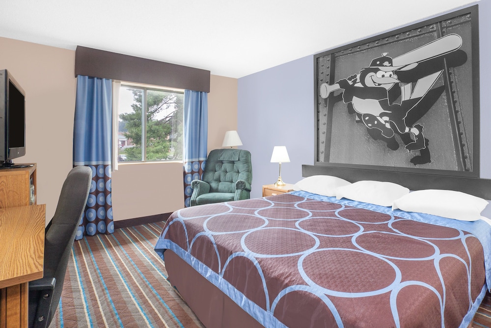 Standard Room, 1 King Bed, Smoking - Photo 2