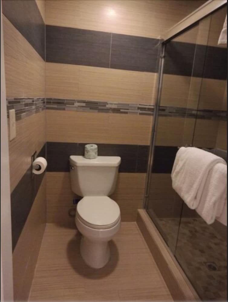 Queen Accessible - Photo 5