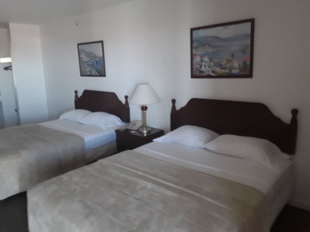 Room, 2 Queen Beds, Non Smoking photo 1