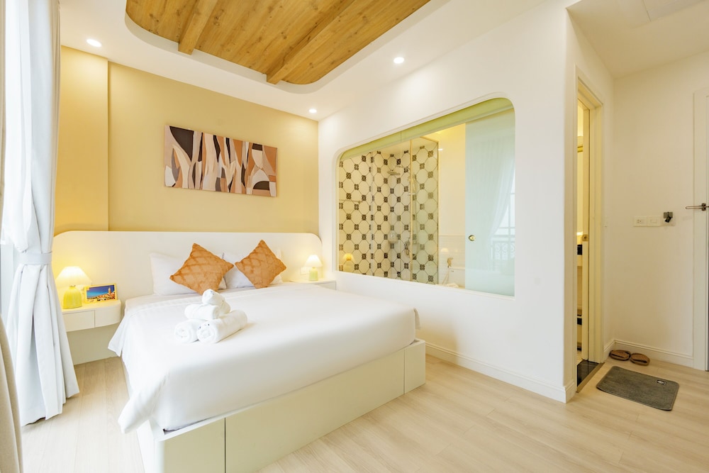 Deluxe Room, City View