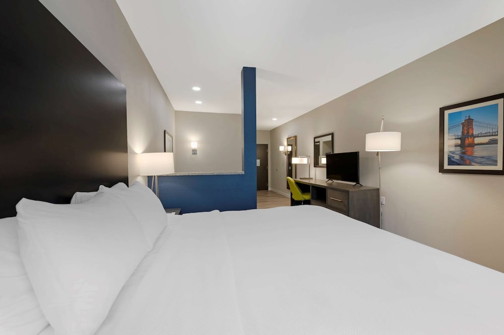Suite, 1 King Bed, Non Smoking - Photo 4