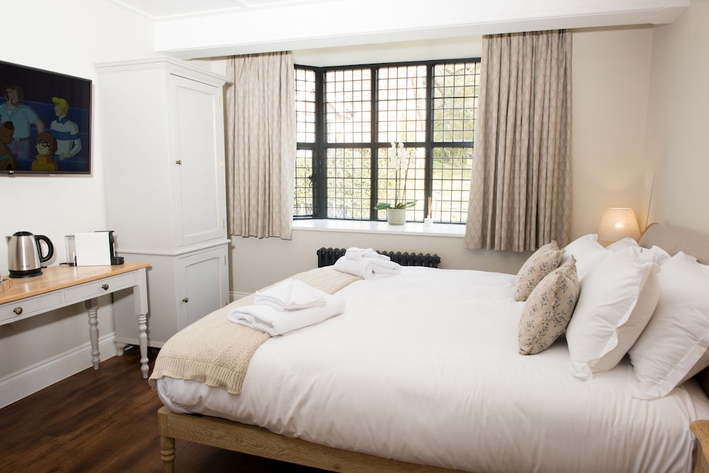 Deluxe King Suite 2 photo 3