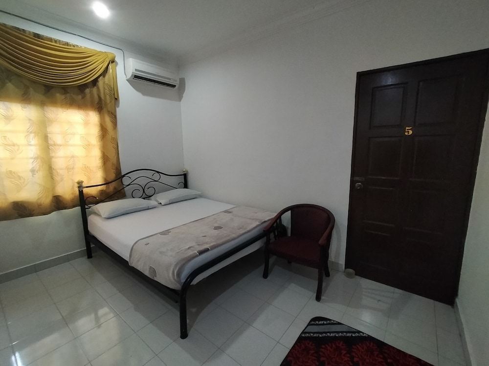 Room, Private Bathroom