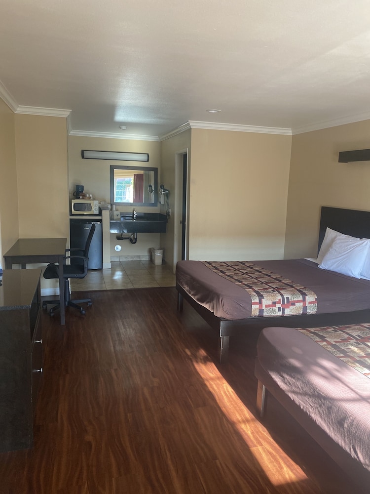 Basic Double Room photo 2