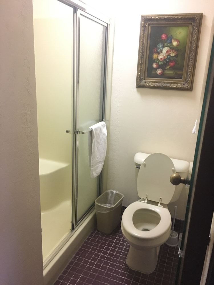 Standard Room, 2 Queen Beds, Non Smoking photo 2