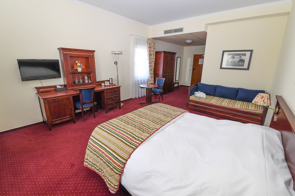 Executive Suite photo 2