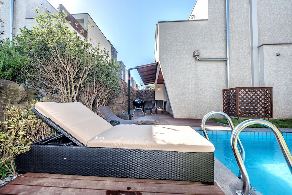 Family Suite Pool Villa (Private heated swimming pool with extra fee) photo 3