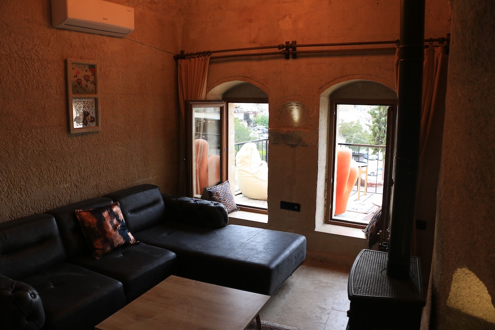 King Cave Suite photo 2