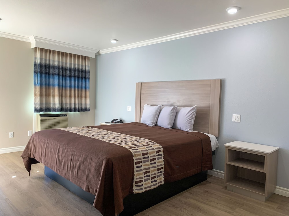 Comfort Room, 1 King Bed, Non Smoking