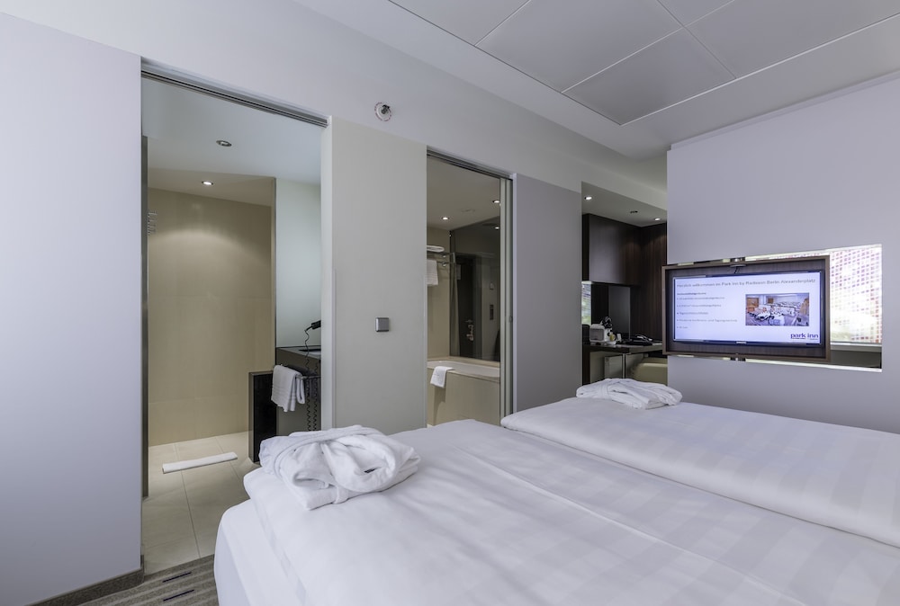 Studio Suite (Colour), windowless