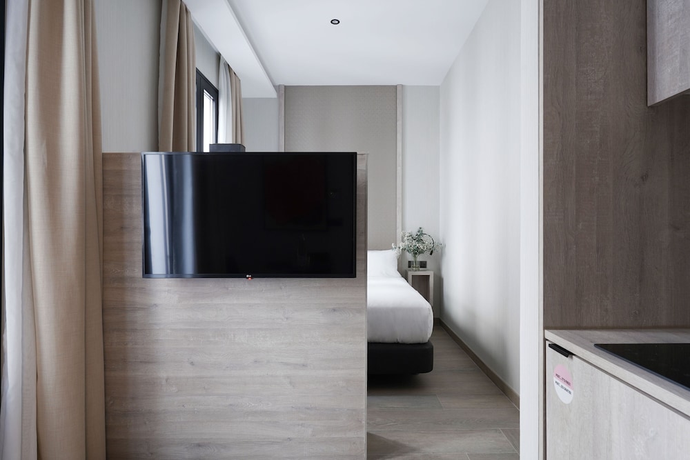Medium Studio with Kitchenette