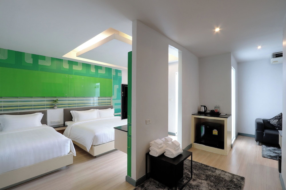 Family Room, City View photo 1