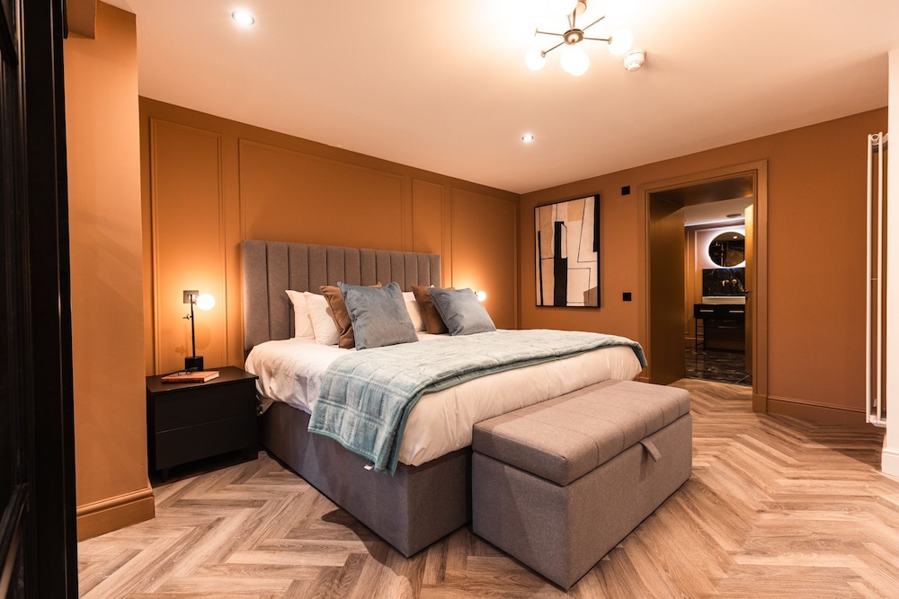 Luxury Apartment, 1 King Bed with Sofa bed, Non Smoking, Private Bathroom