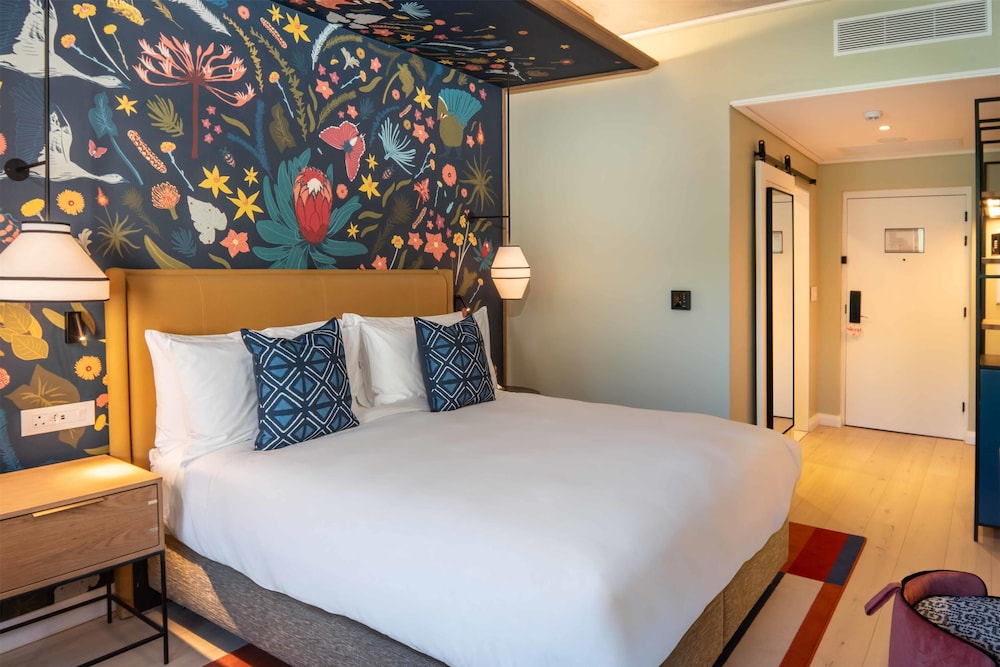 Room, 1 King Bed with Sofa
