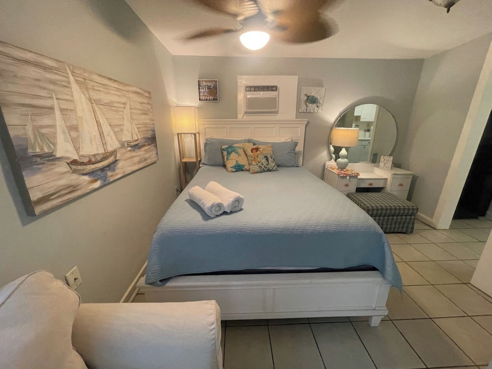 Standard Studio, 1 Queen Bed, Kitchen, Beachside