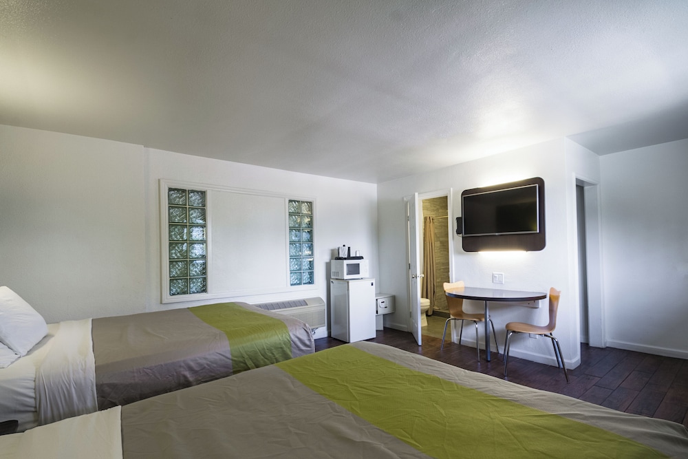 Signature Room, 2 Queen Beds, Non Smoking - Photo 3