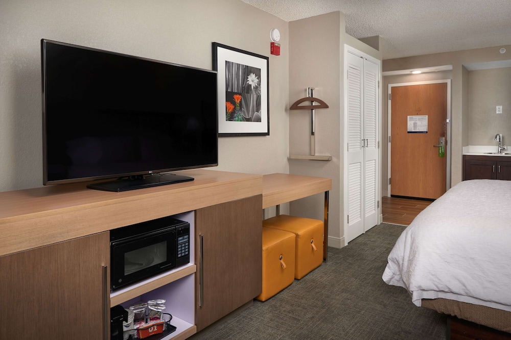 Room, 1 King Bed, Accessible (Mobility & Hearing, Roll-In Shower) - Photo 3