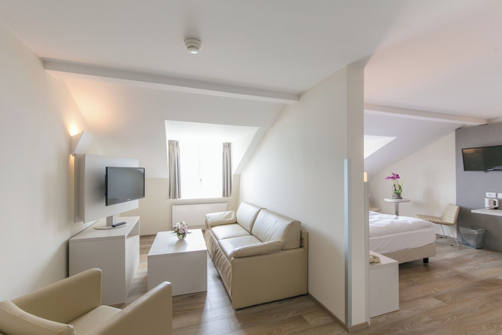 Family Room - Photo 6