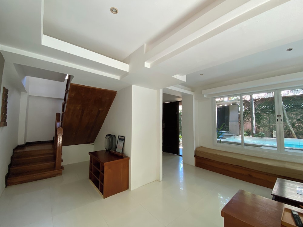 Four Bedroom Villa with Private Pool - Photo 9