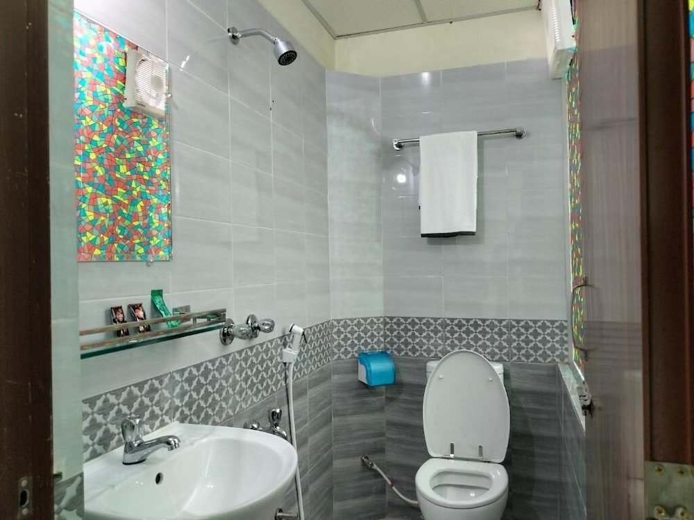 Basic Triple Room photo 2