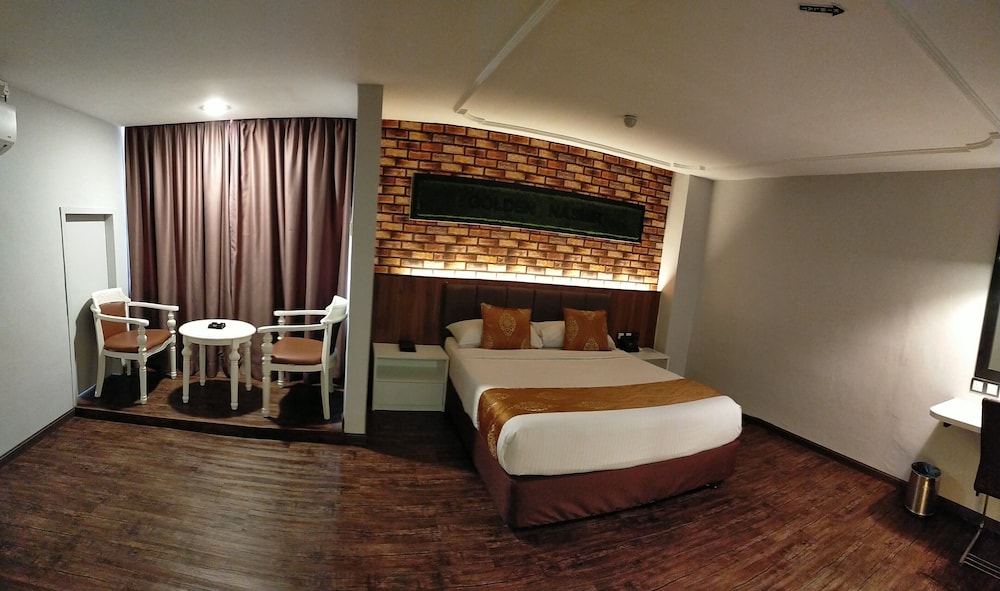 Deluxe Queen Room - Photo 4