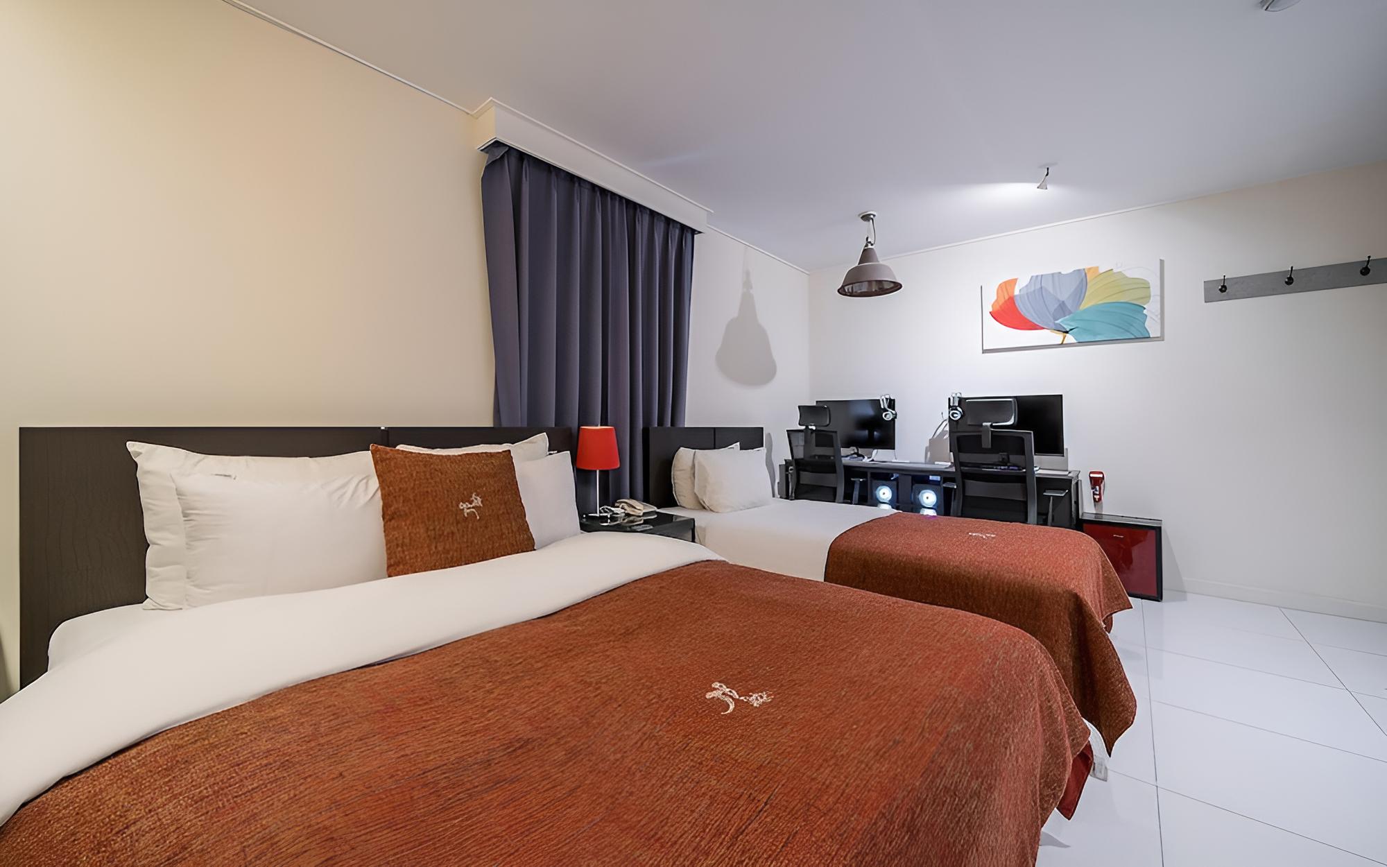 Room (Couple PC Room (Twin / Best 2 PCs Rol) - Photo 5