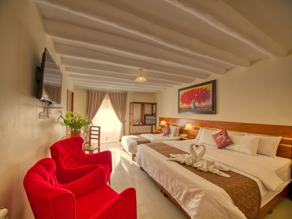 Deluxe Family Room With Balcony and Views photo 1