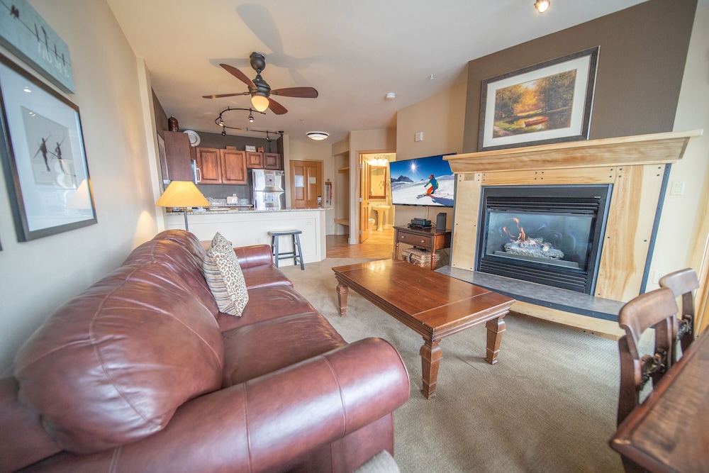 Signature Condo, 1 Bedroom, Balcony, Courtyard View (Silver Mill 8283)