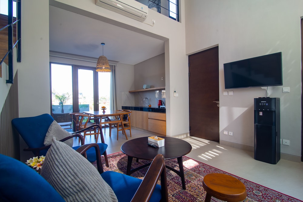 Basic Villa photo 2
