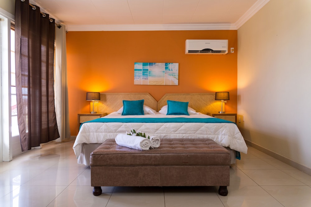 Suite with Kitchen & Balcony (City View)