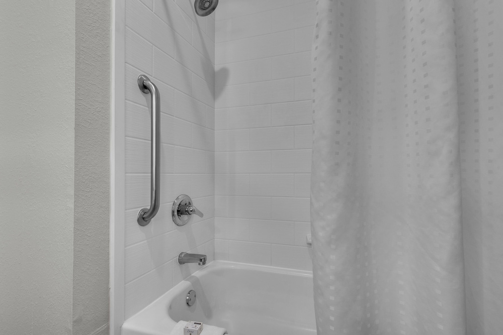 Suite, 1 King Bed, Accessible (Communications Accessible) - Photo 13