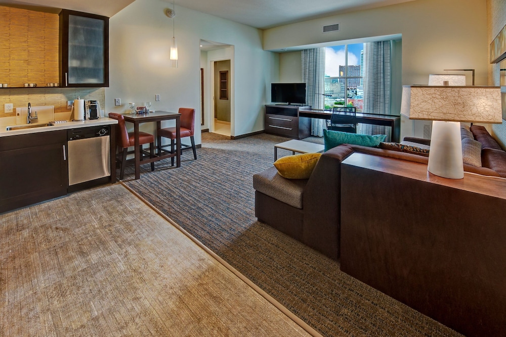 Suite, 1 King Bed with Sofa bed photo 1