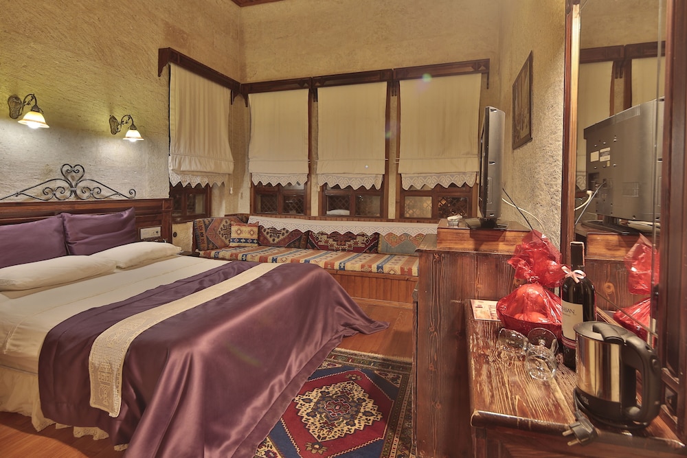 Standard Double or Twin Room - Photo 8