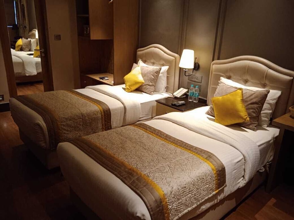Elite Double Room, Non Smoking, No Windows - Photo 2