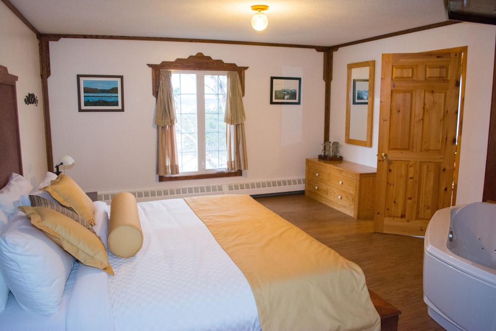 Suite, 1 King Bed with Sofa bed, Ocean View photo 3