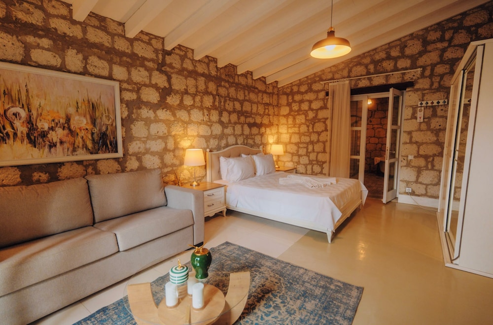 Luxury Room, 1 Queen Bed, Bathtub, City View