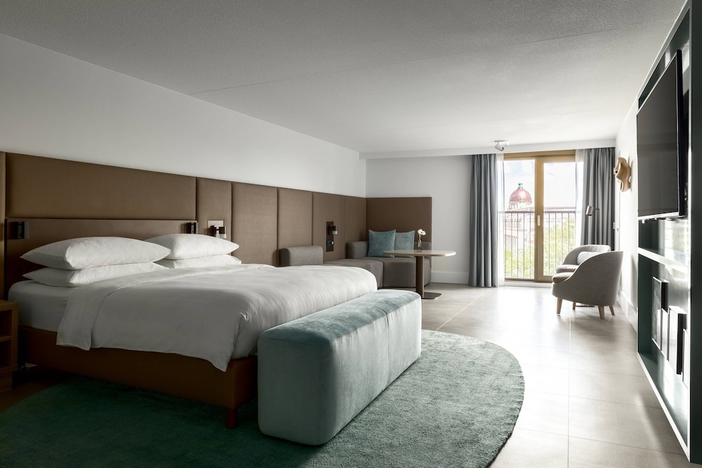 Junior Suite, 1 King Bed photo 3
