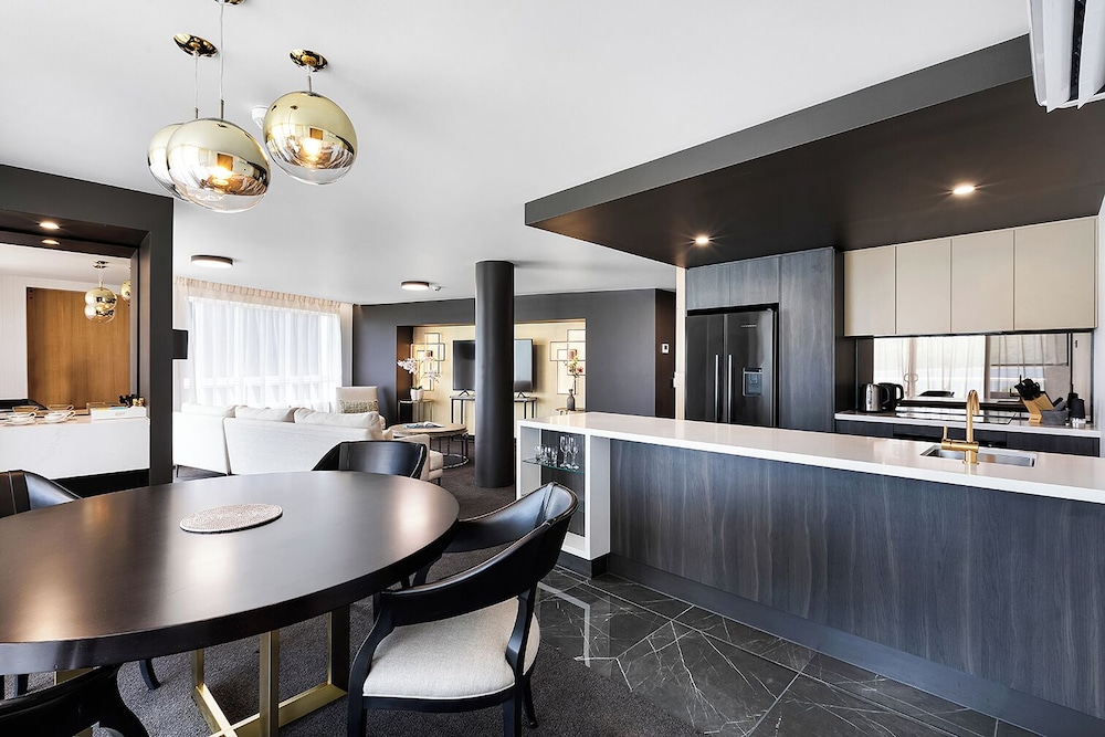 Vista King Suite - Photo 6
