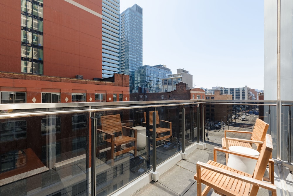 Superior Suite, 1 King Bed, Balcony